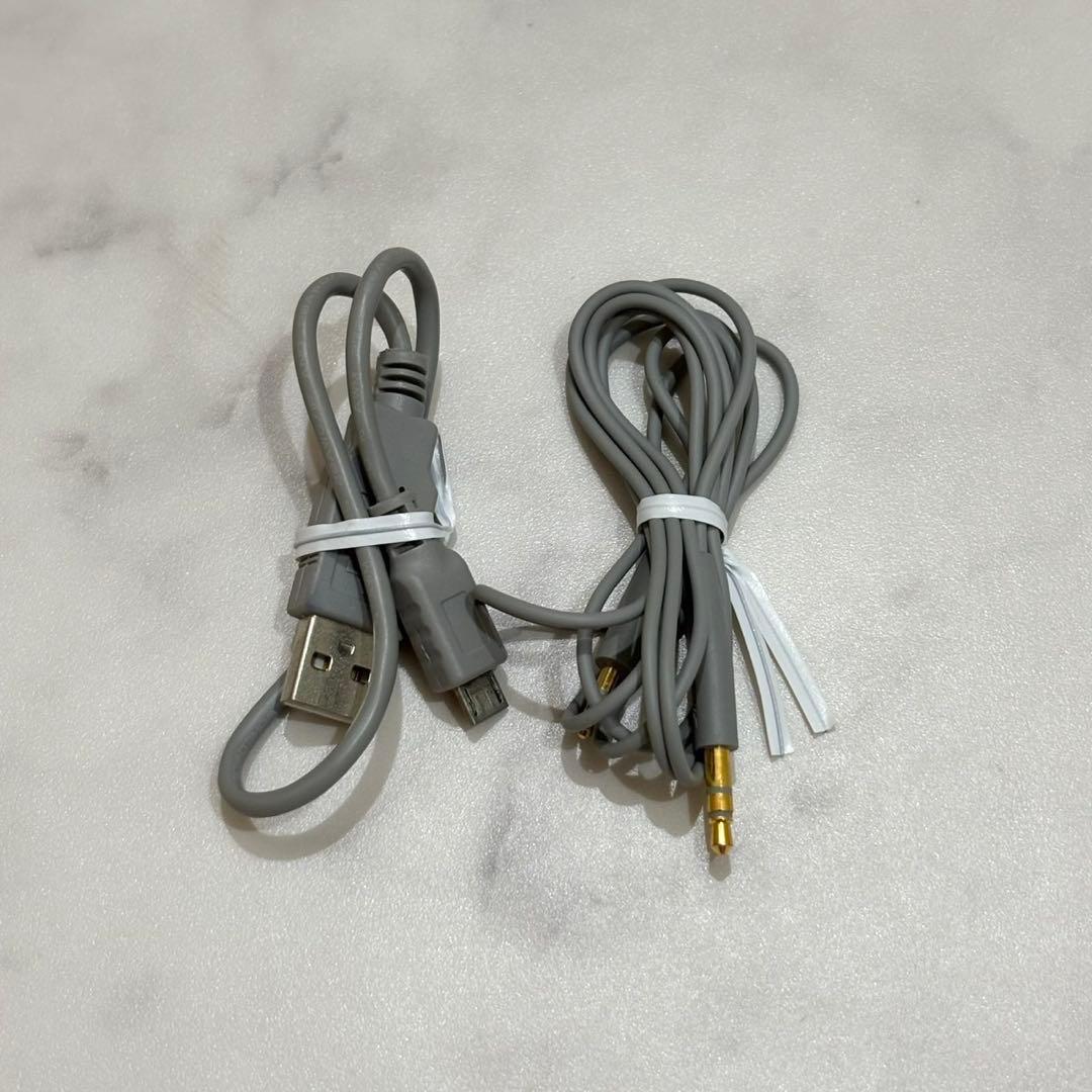 美品✨BOSE ヘッドホン QuietComfort35 廃盤カラー シルバー