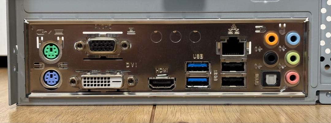 PCケース　Mini-ITX　HDD4ベイ　NAS向き　マザボ、電源付