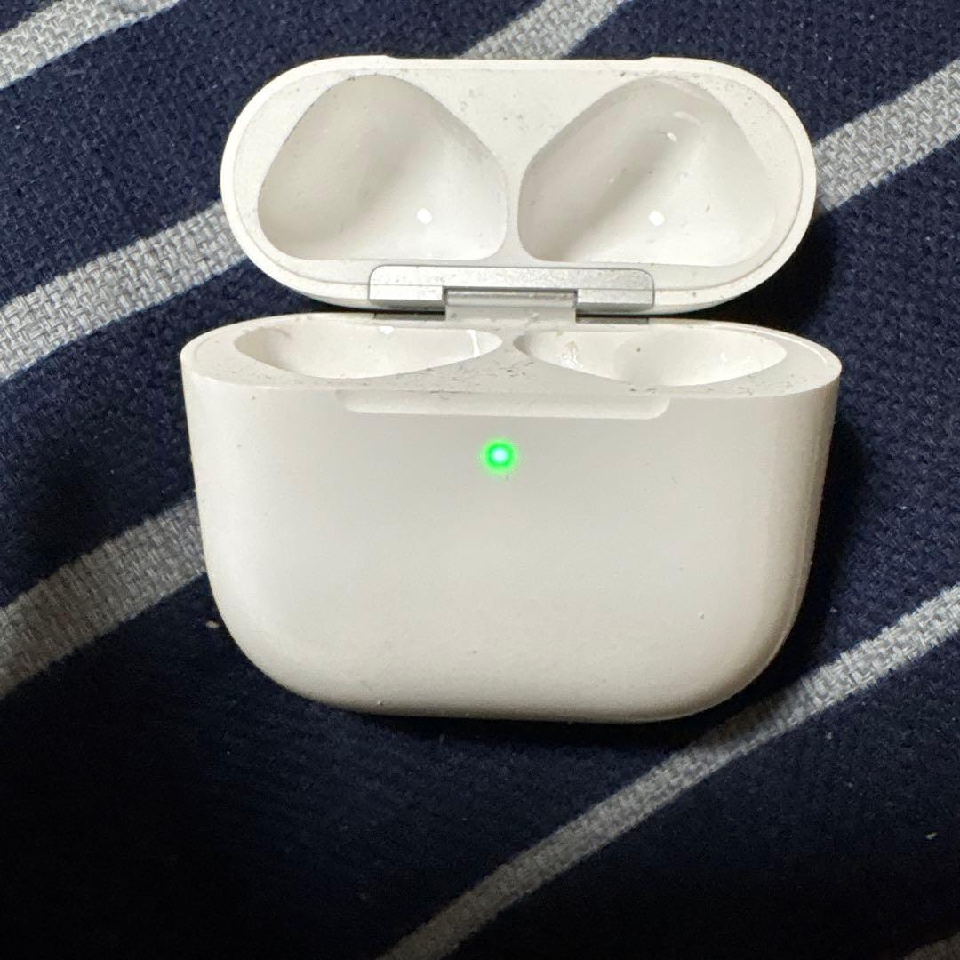 w*m様 AirPods4 ノイキャンなし ケース付き