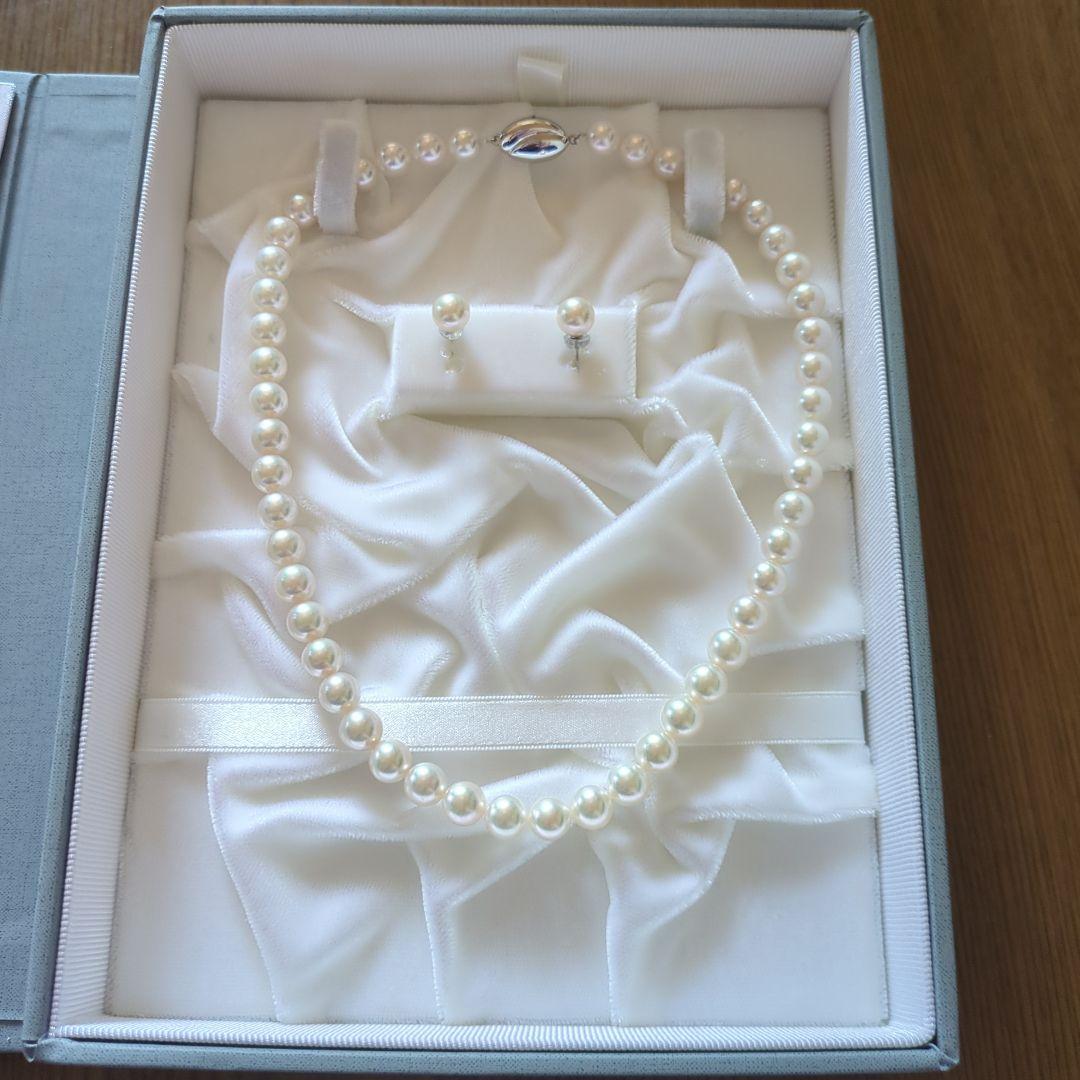 アコヤ養殖真珠のネックレスとピアスのセット
