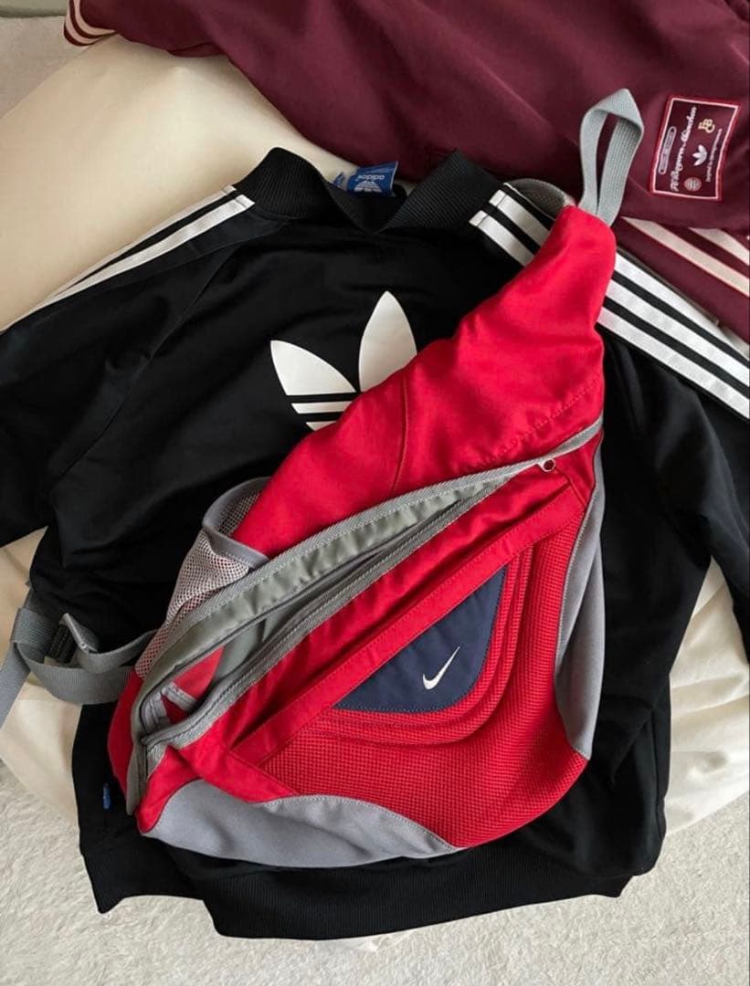 NIKE ワンショルダーバッグ メッセンジャーバッグ