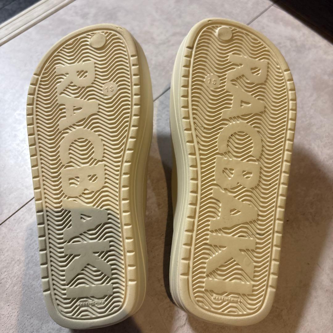 RACBAKI アイボリー トングサンダル