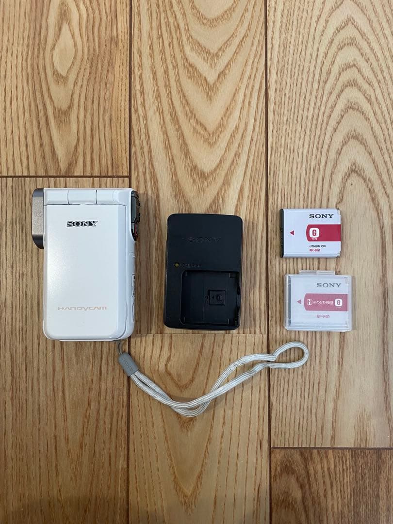 SONY HDR-GW77 デジタルカメラ本体、予備バッテリー、充電器