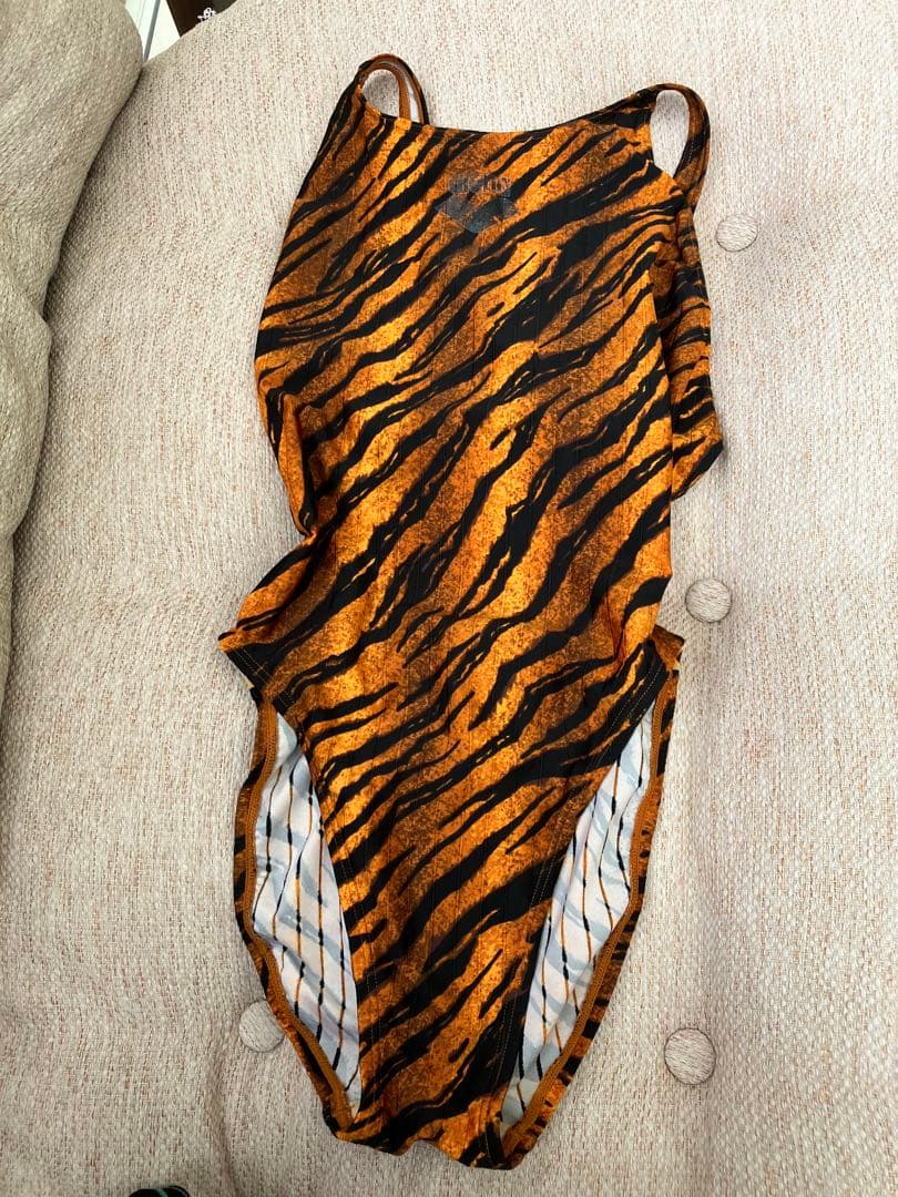 アリーナトラ柄 水着