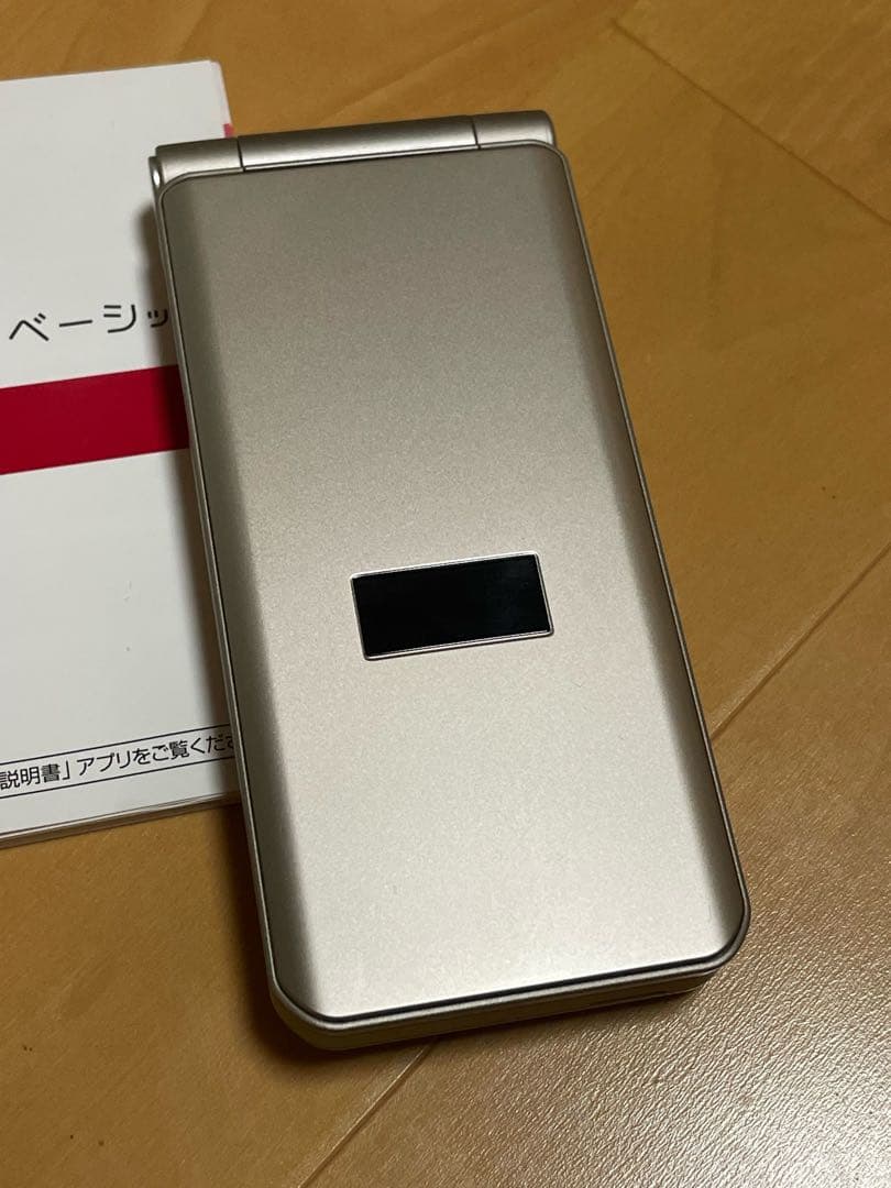 NTT docomo F-41C シルバー 本体と卓上ホルダー