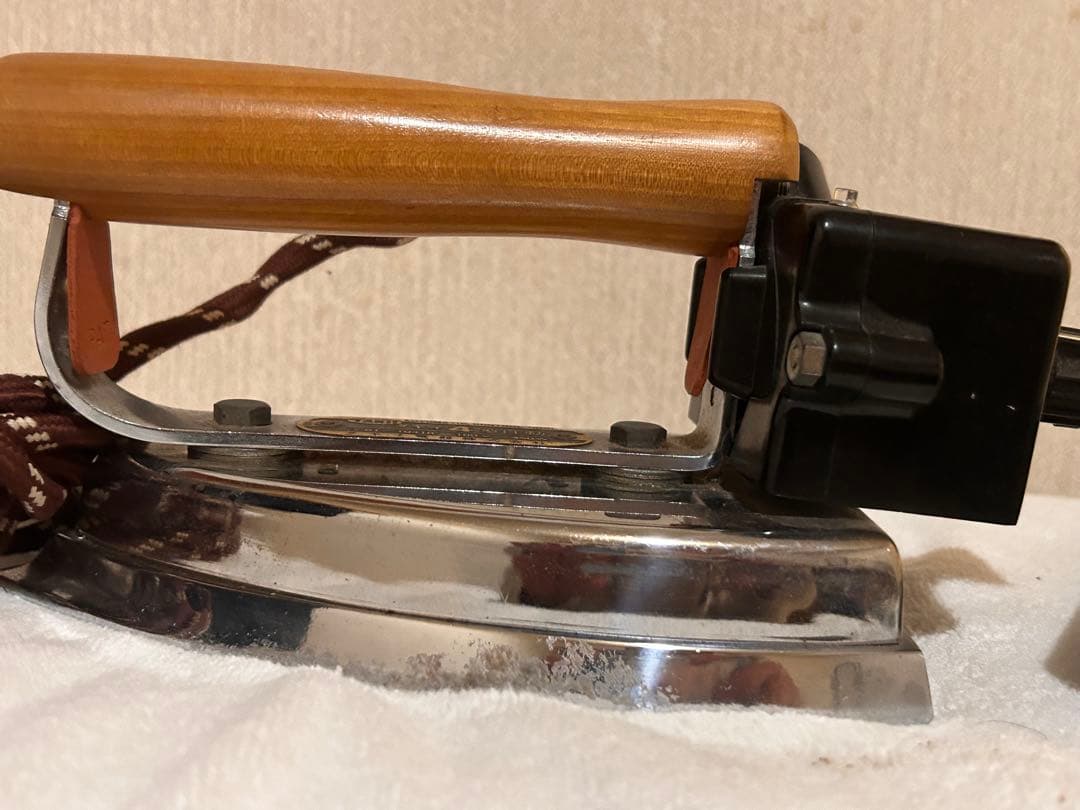 【動作確認済み】タキイ4型　自動アイロン　サーモスタッド機能　アイロン台有り