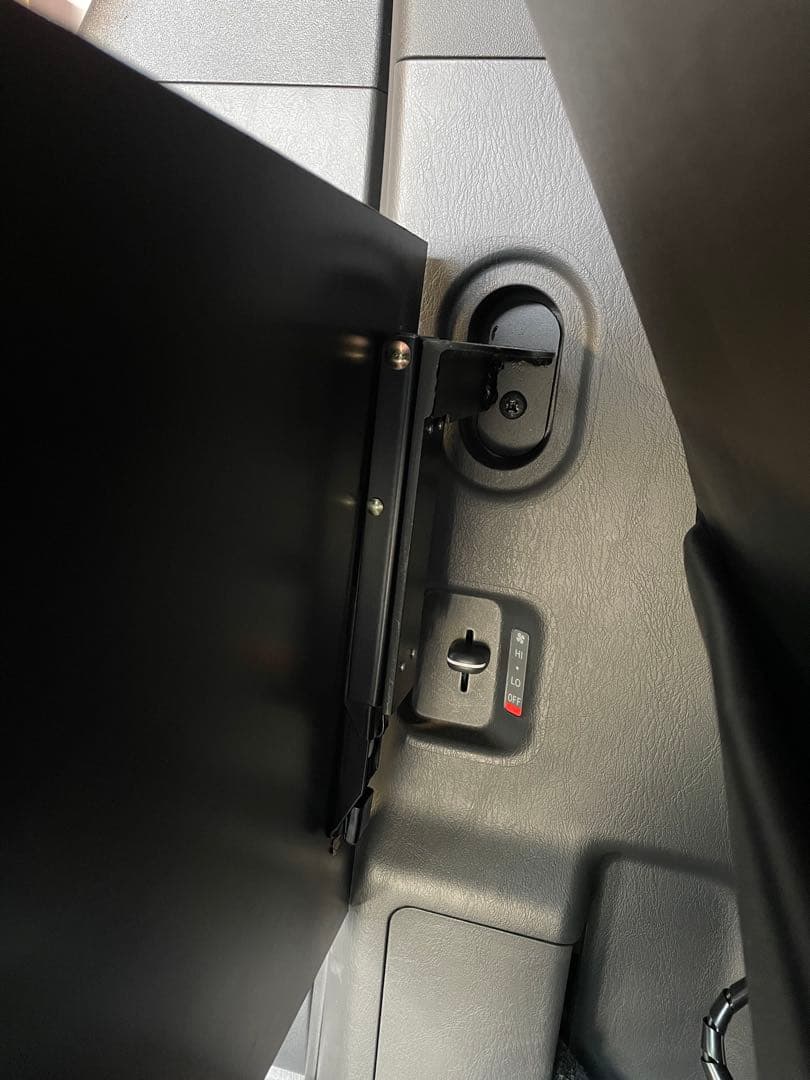 poさん予約　ハイエース　折り畳み　セカンドテーブル　金具のみ