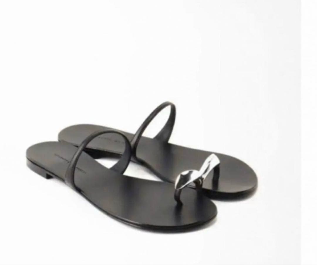 新品　GIUSEPPE ZANOTTI オヤユビプレートサンダル