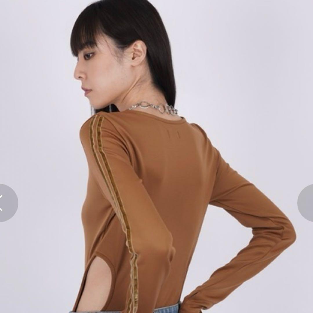 入手困難　PAMEO POSE ボディスーツ　新品未着用タグ付き　ジャージ