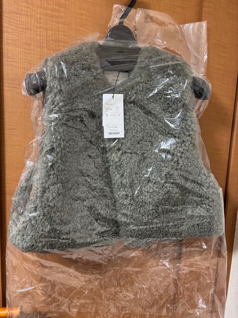 未使用　HYKE ハイク　ボア　ベスト　オリーブドラブ ベスト Fサイズ