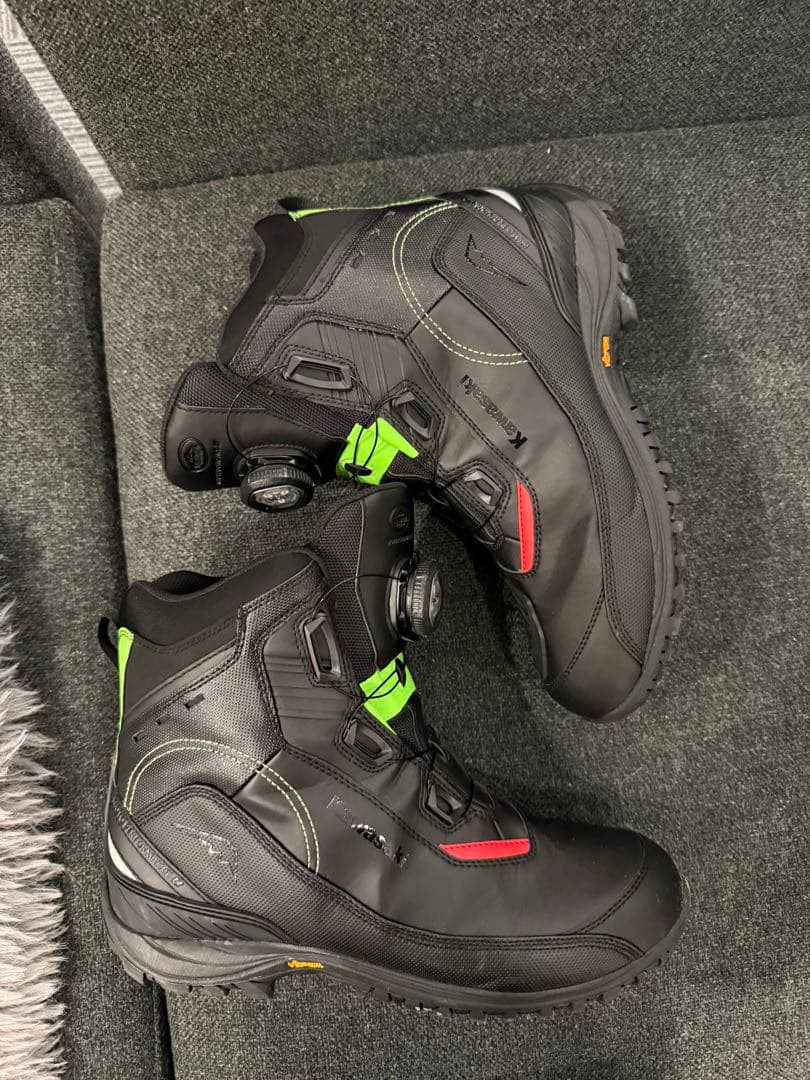 クシタニ、カワサキコラボBOAシステム搭載 バイク用靴 黒/緑