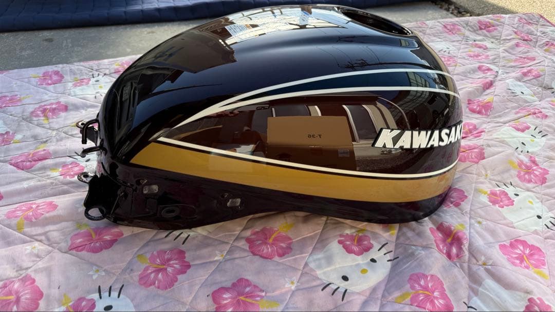 2025モデル z900rs ガソリンタンク　キャンディートーンレッド　新品