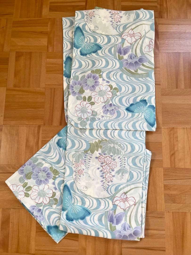 撫松庵　白色と水色 蝶と花柄 浴衣