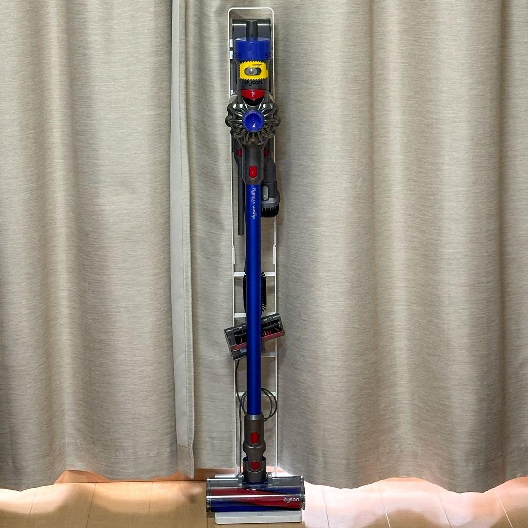 dyson ダイソン V7 fluffy SV11　スタンド付き