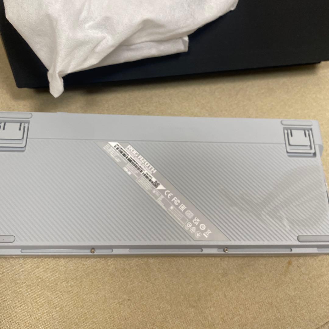 キーボード ASUS ROG Azoth Moonlight White