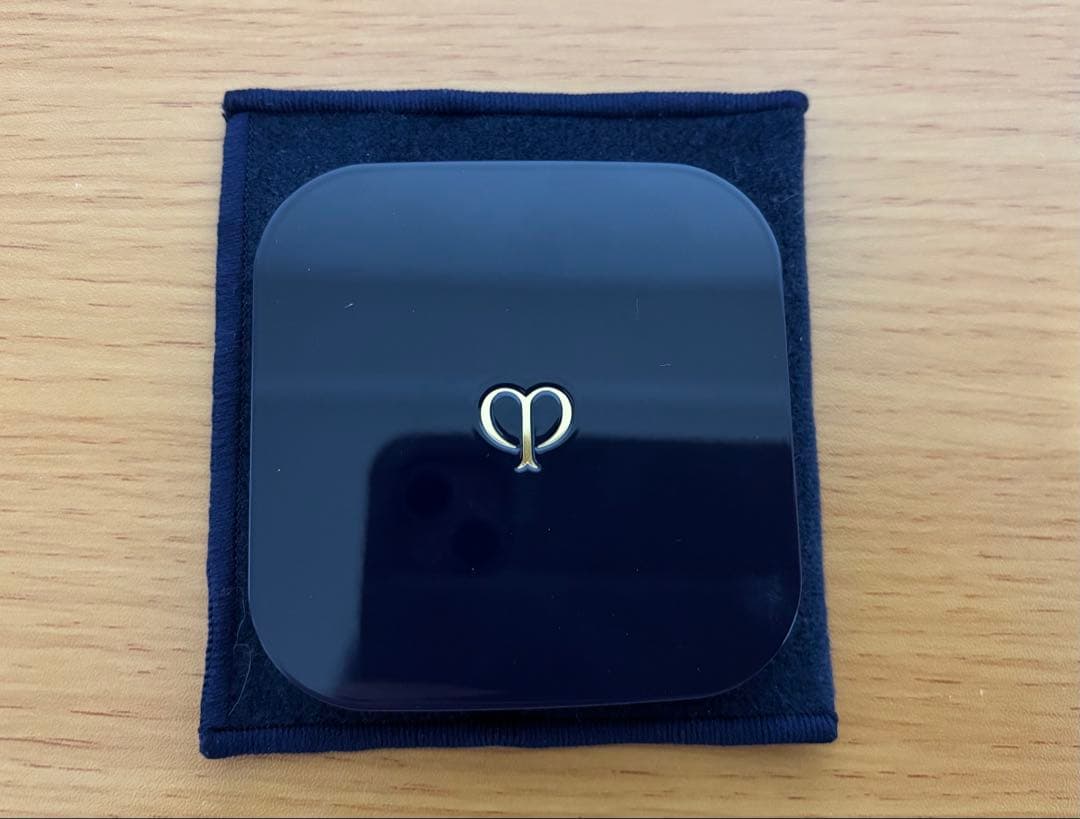 クレド・ポー ボーテ　プードルコンパクトエサンシエルn