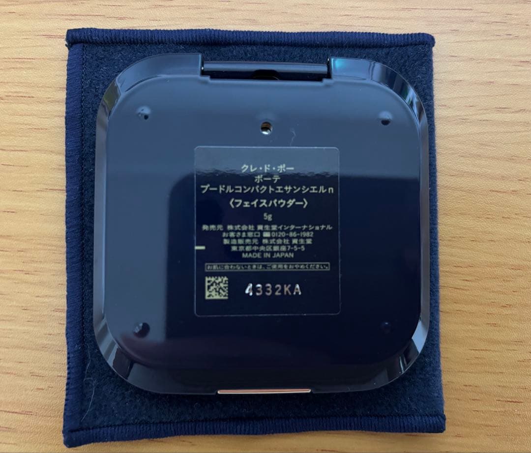 クレド・ポー ボーテ　プードルコンパクトエサンシエルn