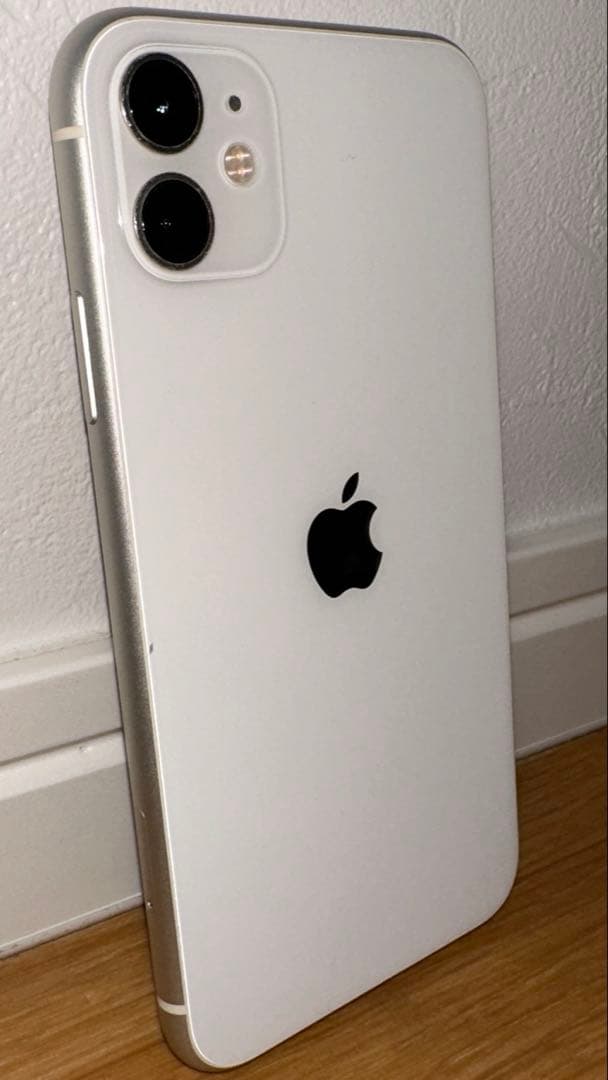 iPhone 11 ホワイト 128GB 本体【カメラ片方ヒビ・SIMフリー】