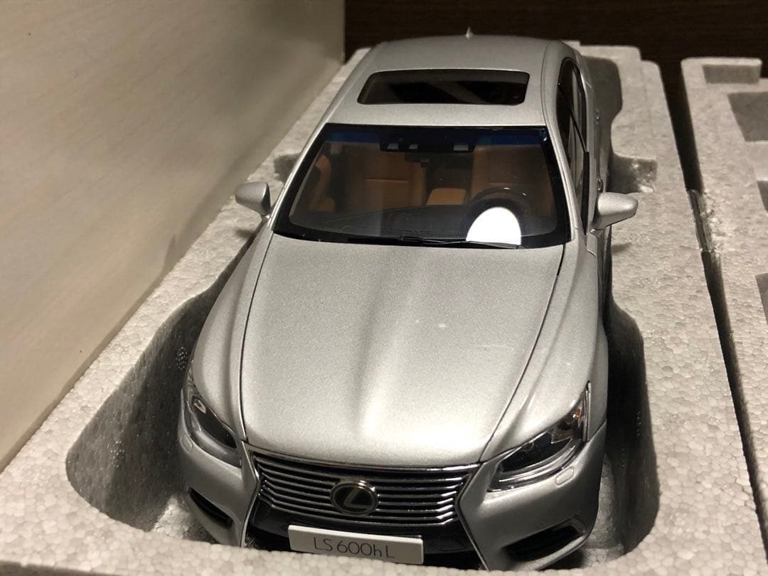 現状品 オートアート 1/18 レクサス LS600hL ソニックシルバー