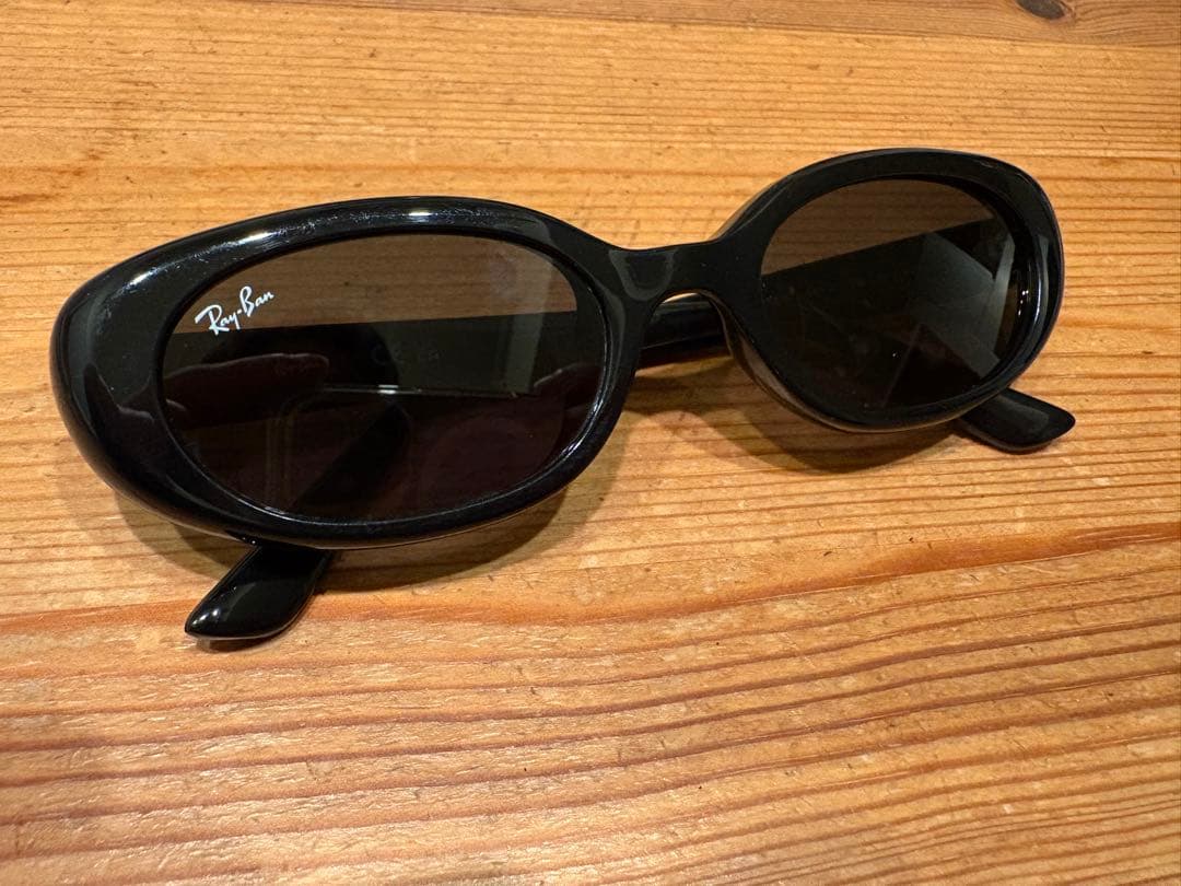 Ray-Ban ブラック オーバルサングラス ORB4441D