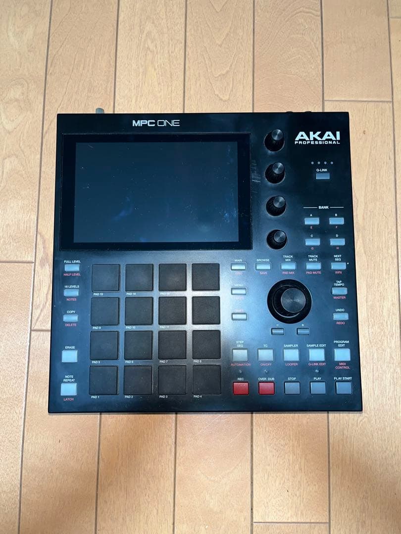 mpc one akai サンプラー