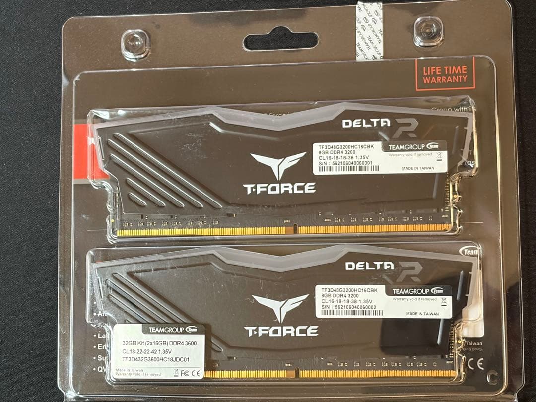 メモリ　T-FORCE DELTA RGB DDR4 16GB