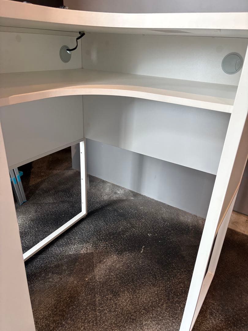 ト*モ様 L字ホワイトコーナーカウンターデスコンセント付き