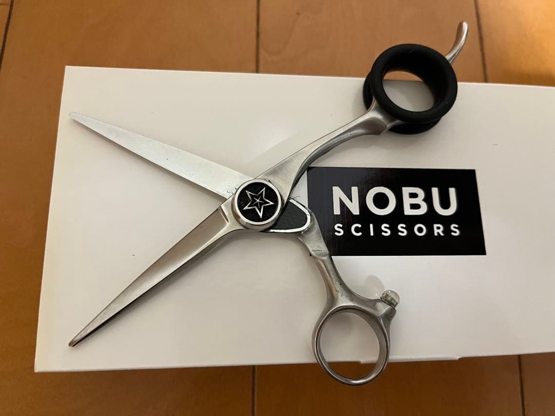 カリスマ美容師 ノブ トギノンコラボシザー