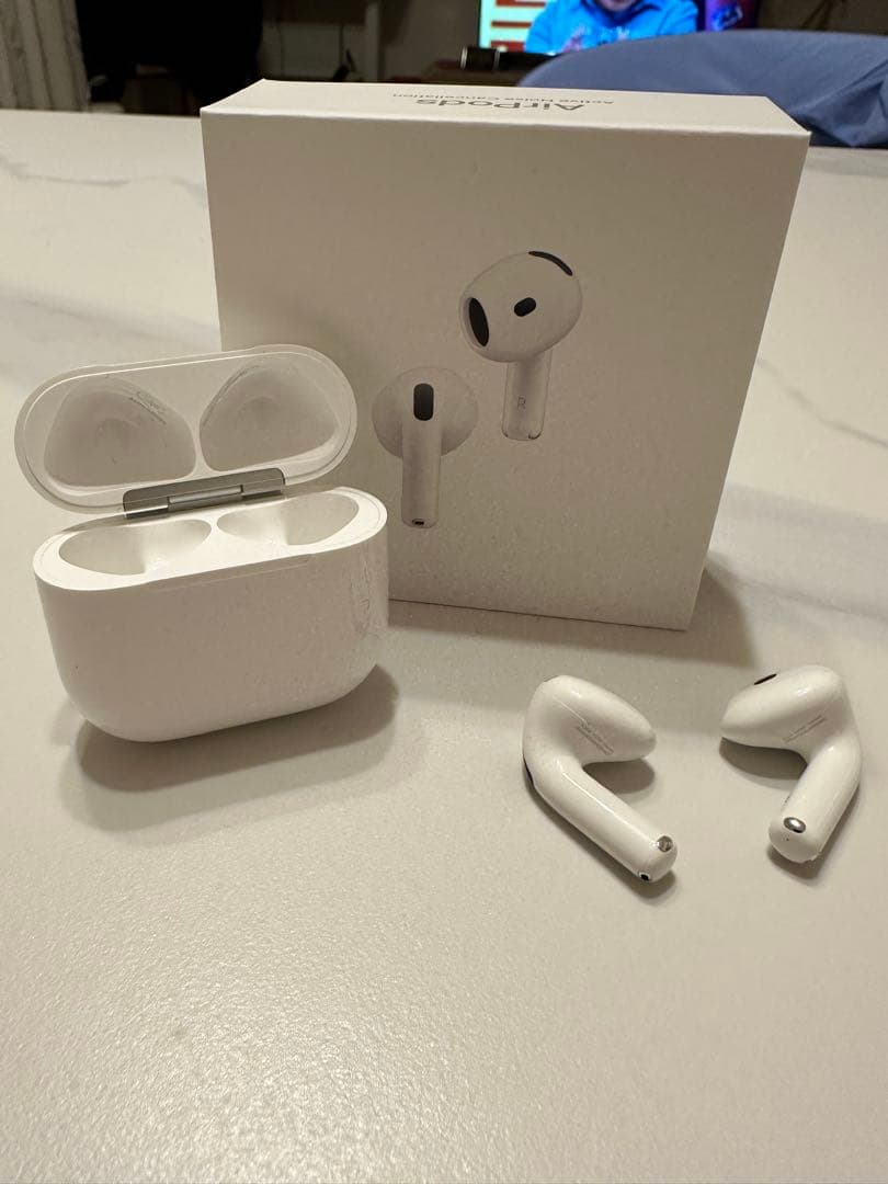 AirPods4 本体 ホワイト シリコンケース付き