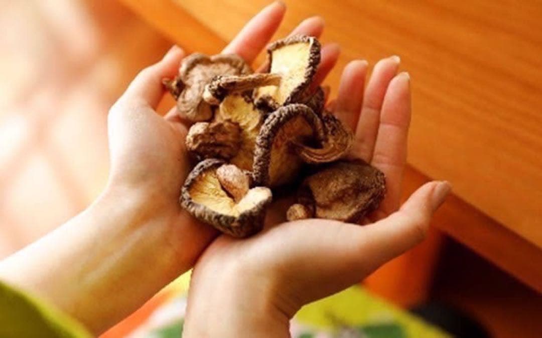 【産地直送】 乾燥椎茸　1kg 業務用　しいたけ　岩手県産　東北の味　干し椎茸