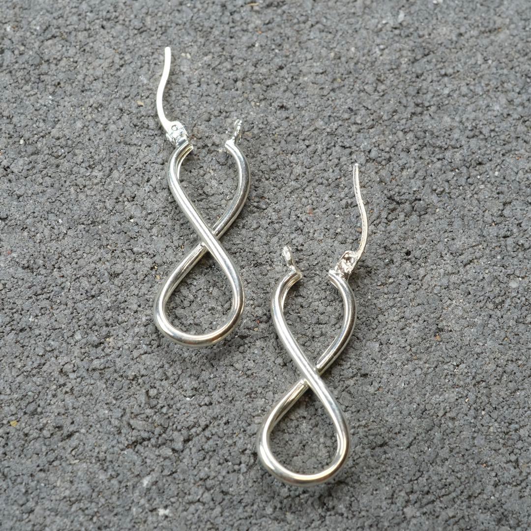 メキシコ タスコ製 TAXCO シルバー925 八の字デザインピアス/軽研磨仕上