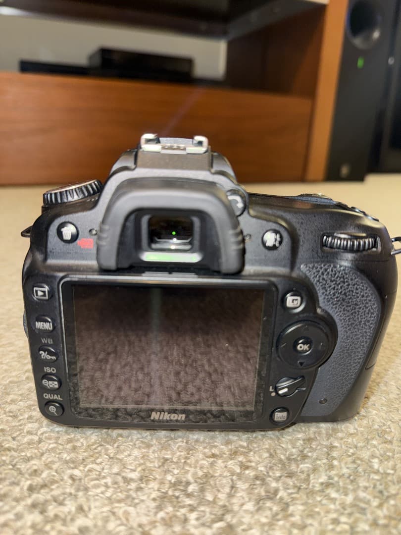 ニコン D90 ジャンク（シャッター固着）修理用パーツ付／バッテリー・充電器付き