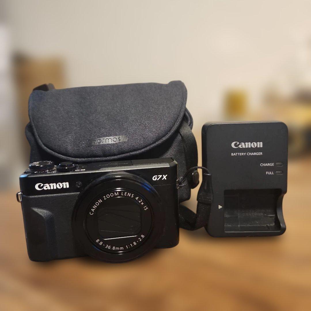 Canon PowerShot G7X Mark II 本体と充電器