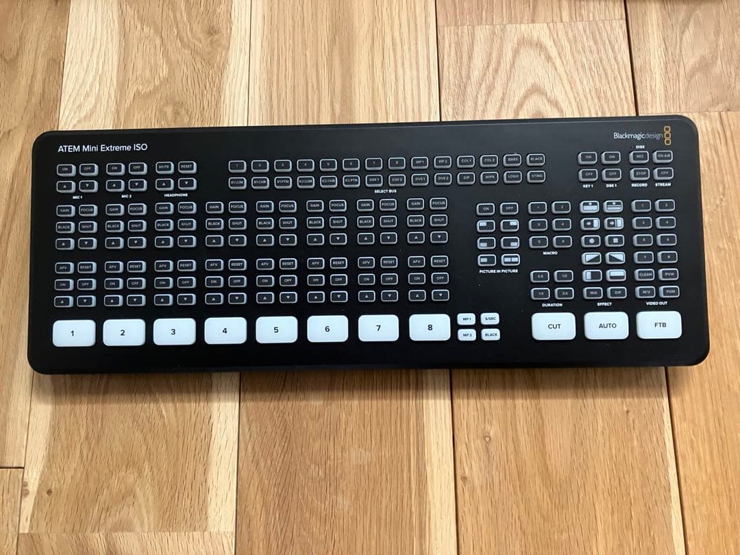 ATEM Mini Extreme ISO キーボード 本体と電源アダプター