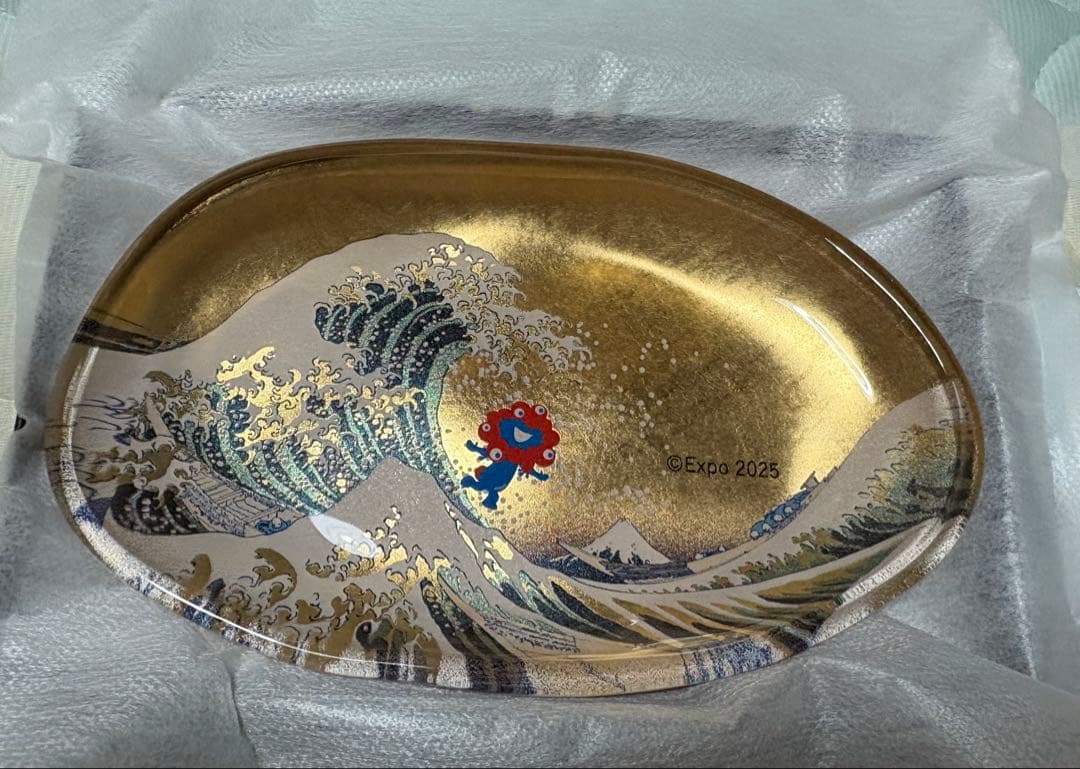 関西万博　ミャクミャク×葛飾北斎　ガラストレー