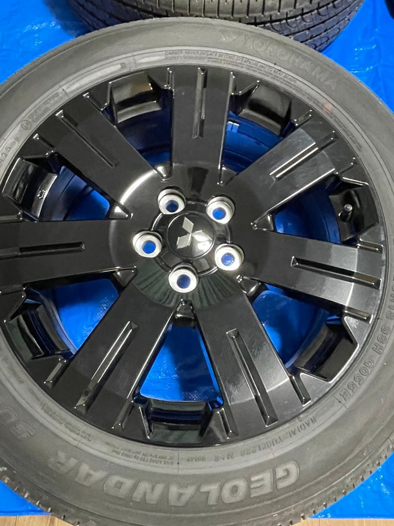 三菱デリカD5 シャモニー タイヤ ホイール【新車外し】1点ずつ出品　（1/4）