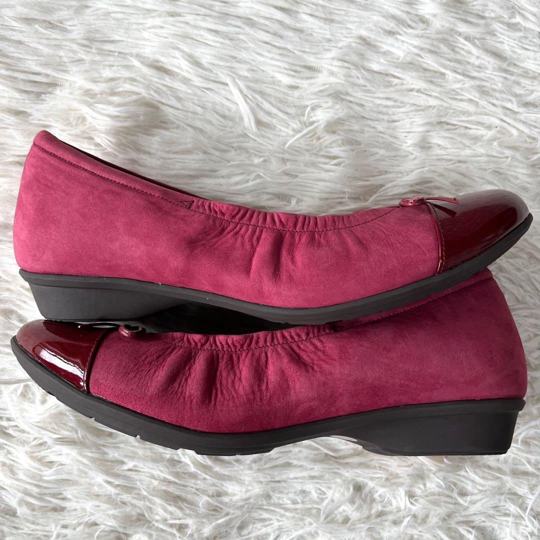 【新品未使用】ペダラ　エナメル　スエード　ローヒールパンプス　バレエシューズ