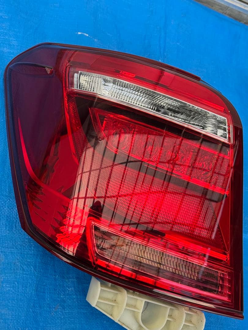 カローラアクシオ NZE161 左テールライト
