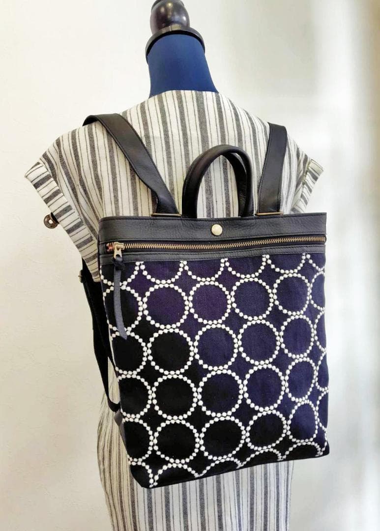 ミナペルホネン/2025tambourineタンバリンネイビー×白/牛革A4