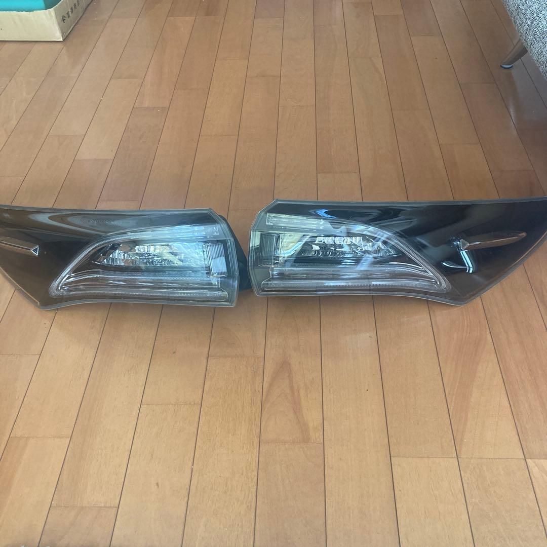 ハリアー AVU65W テールランプ右、左