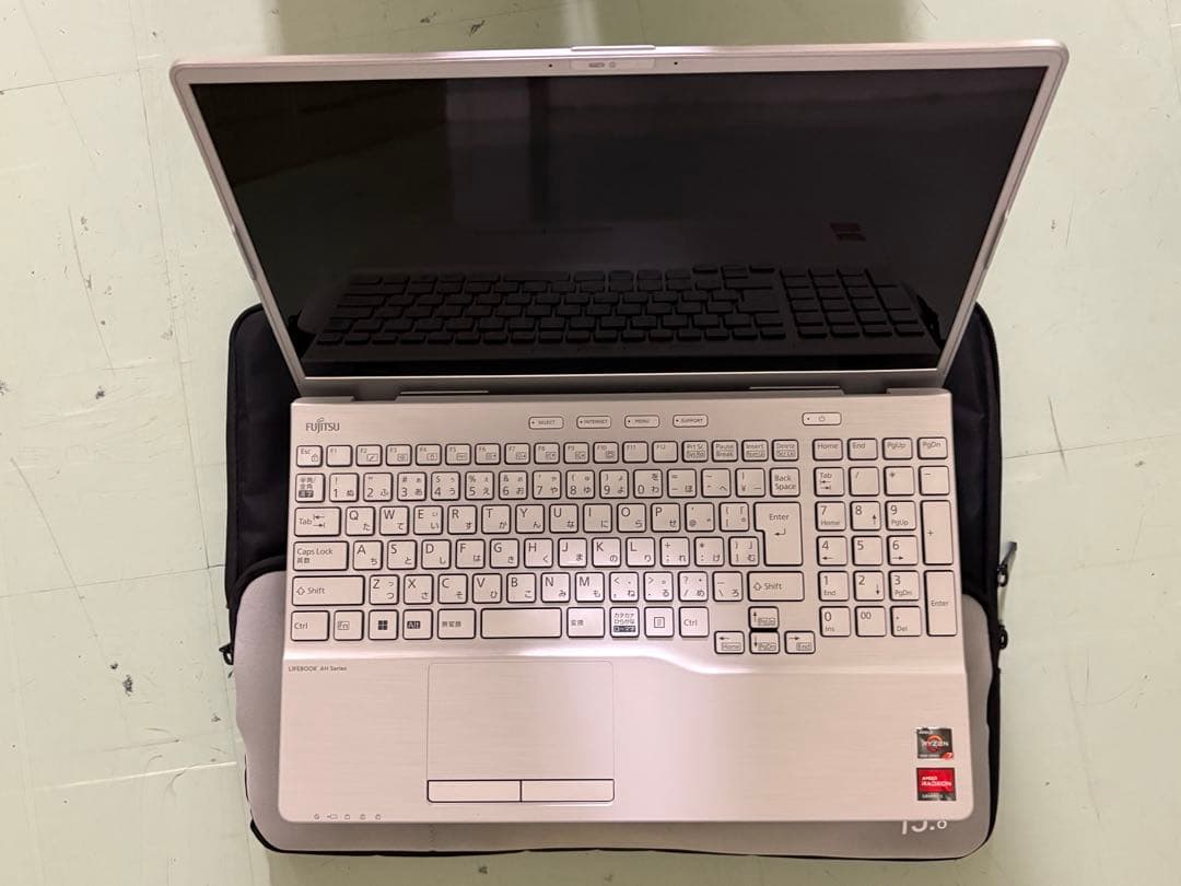 富士通製ノートパソコン「FMVA51HSN」シルバー