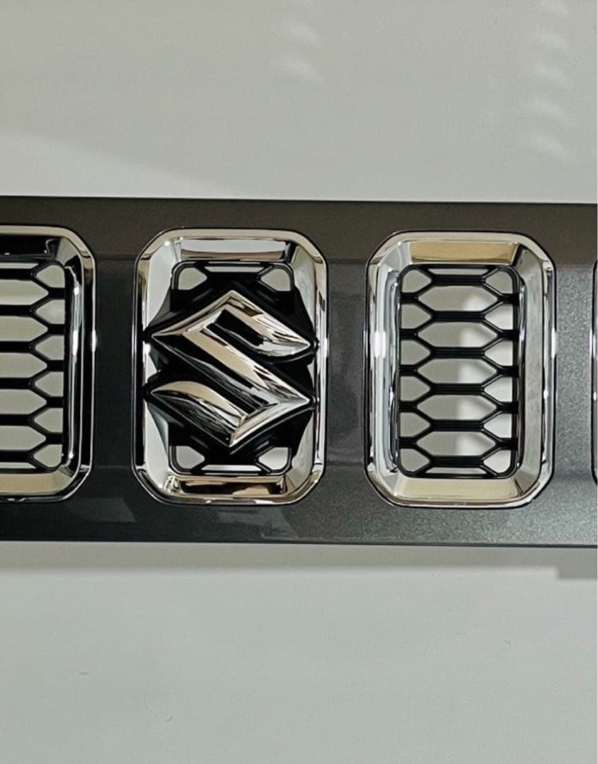 【新品未使用品】新車外し　ジムニーノマド　純正フロントグリル