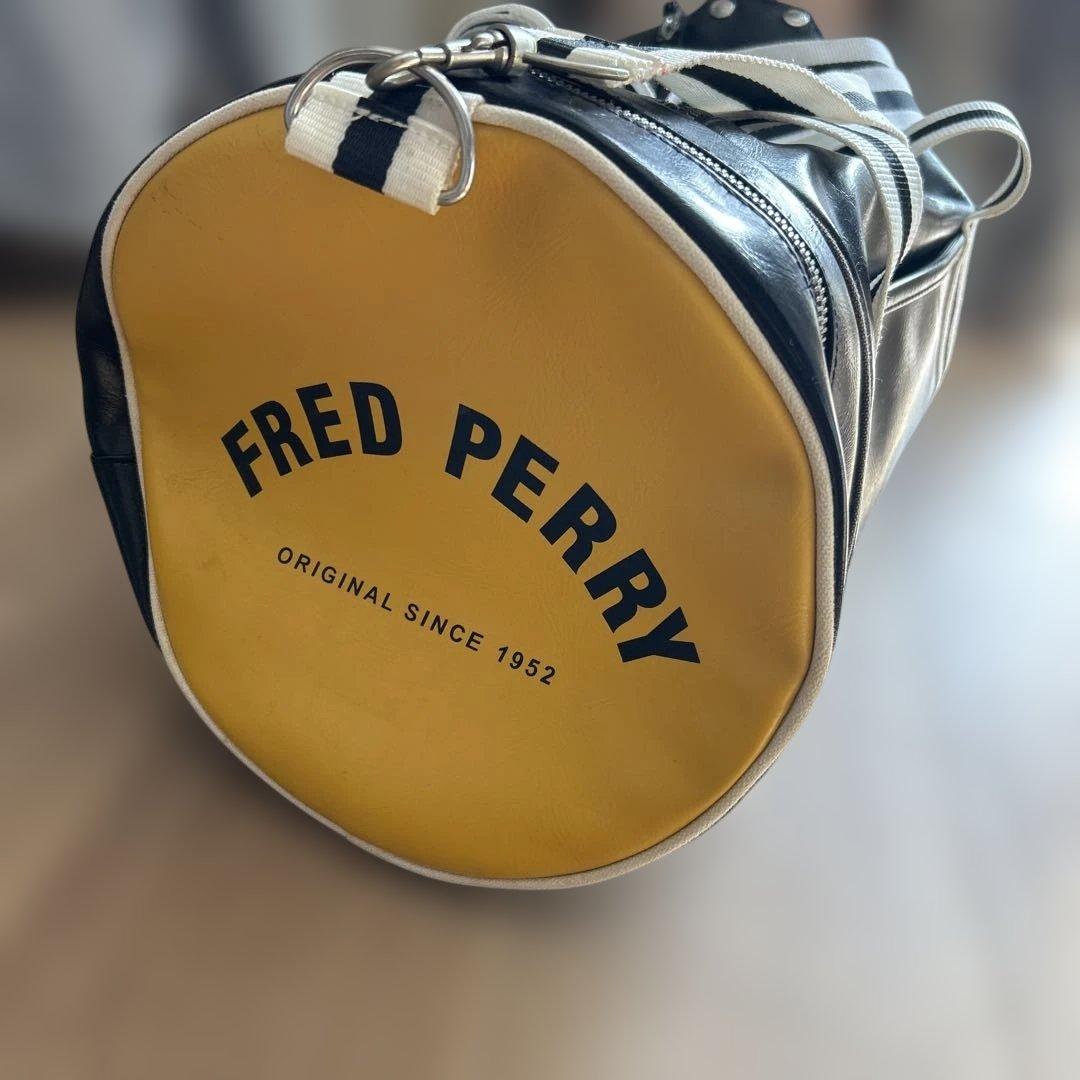 FRED PERRY 　フレッドペリー バレルバック ボストンバッグ ブラック