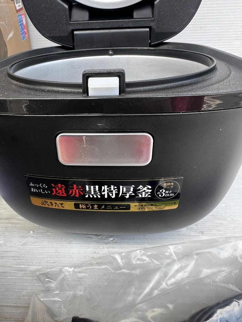 未使用 2024年製　タイガー マイコンジャー炊飯器 3合 JBS-B055KL