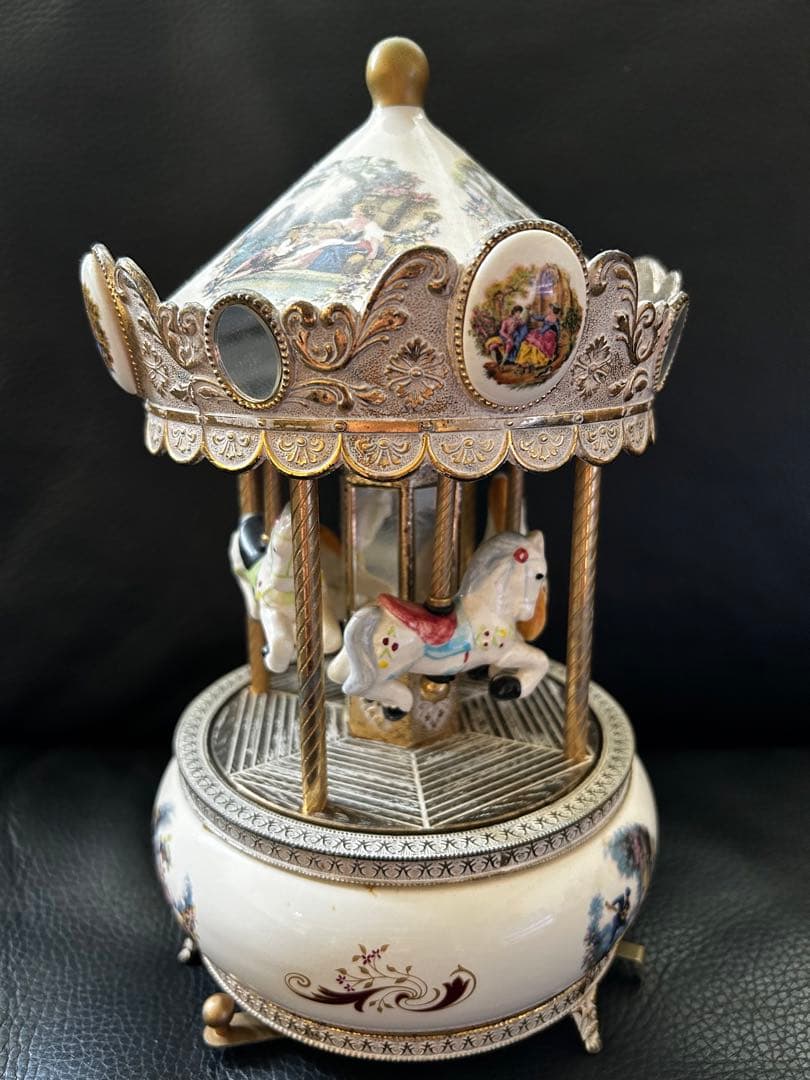 アンティーク　美しいメリーゴーランド オルゴール 陶器製