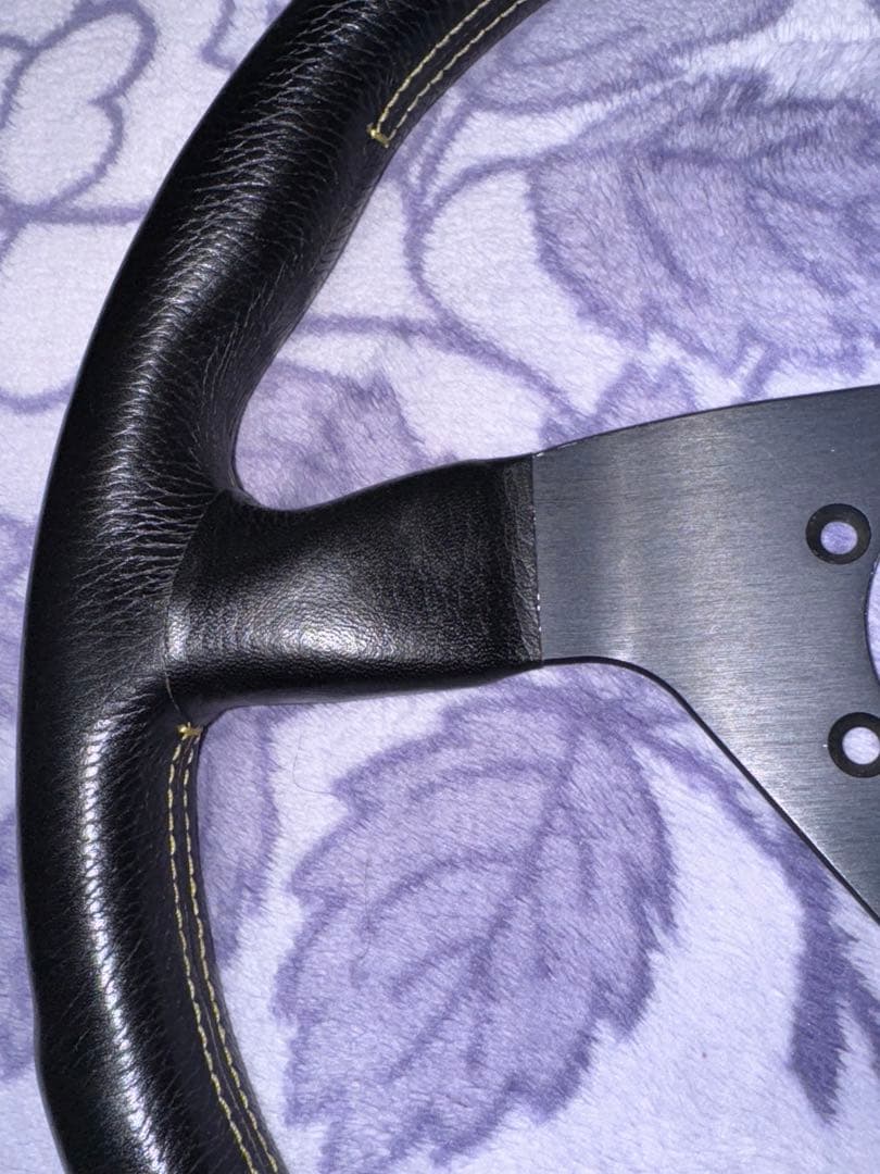 MOMO ヴェローチェレーシングステアリング　350mm