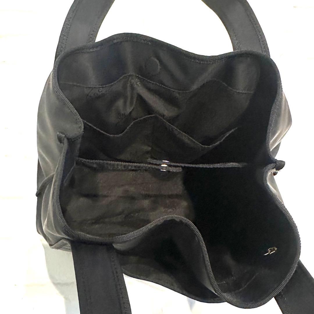 美品 TOCCA トッカ 黒 トートバッグ 軽量 大容量 A4 パソコン バッグ