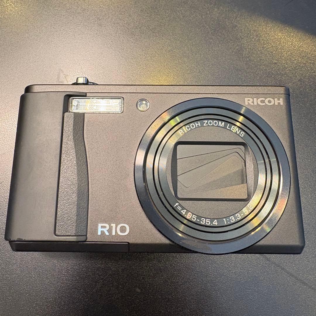 美品　RICOH R10 ブラック コンパクトデジタルカメラ