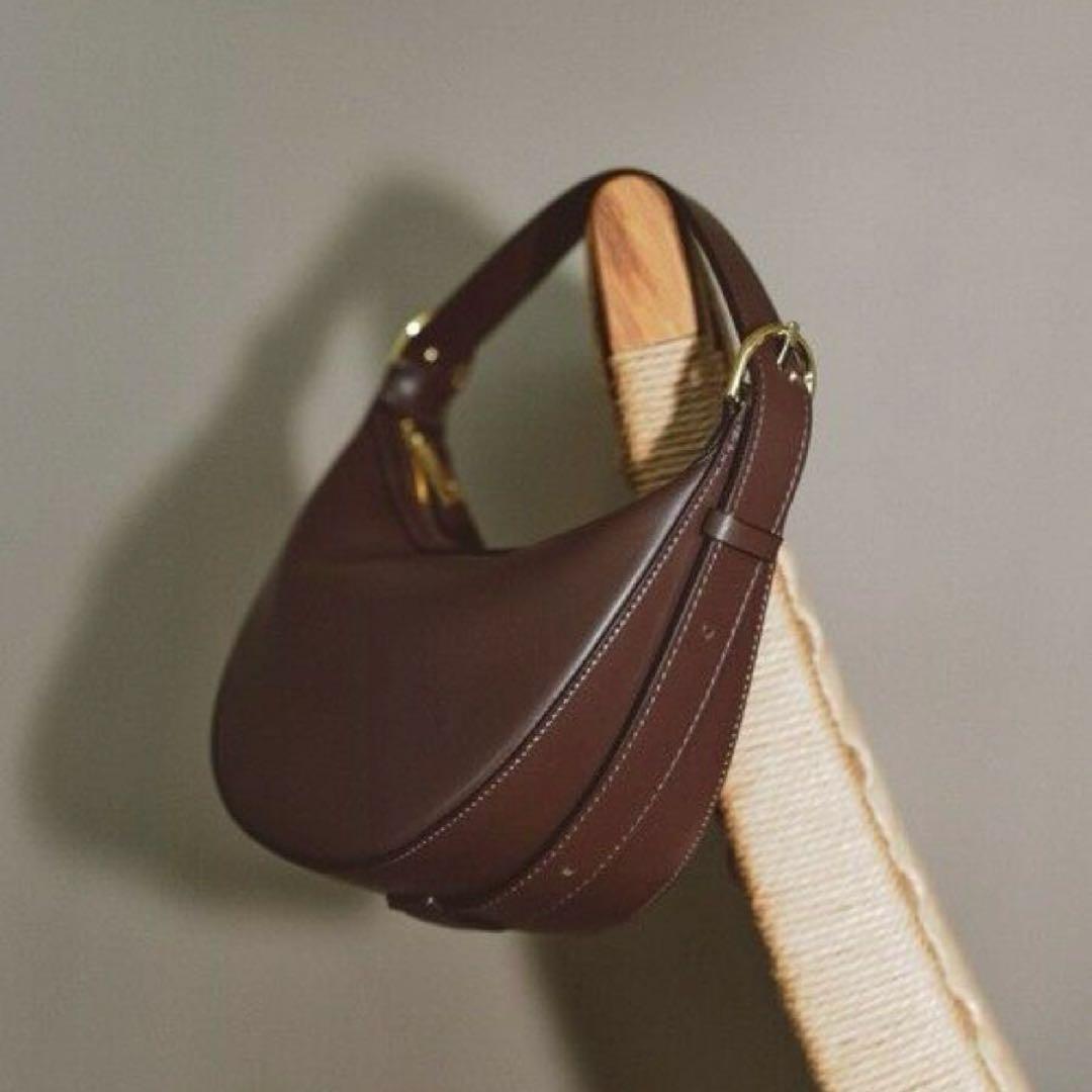 新品 CHRISTIAN VILLA 本革 ハーフムーンバッグ ワンショルダー