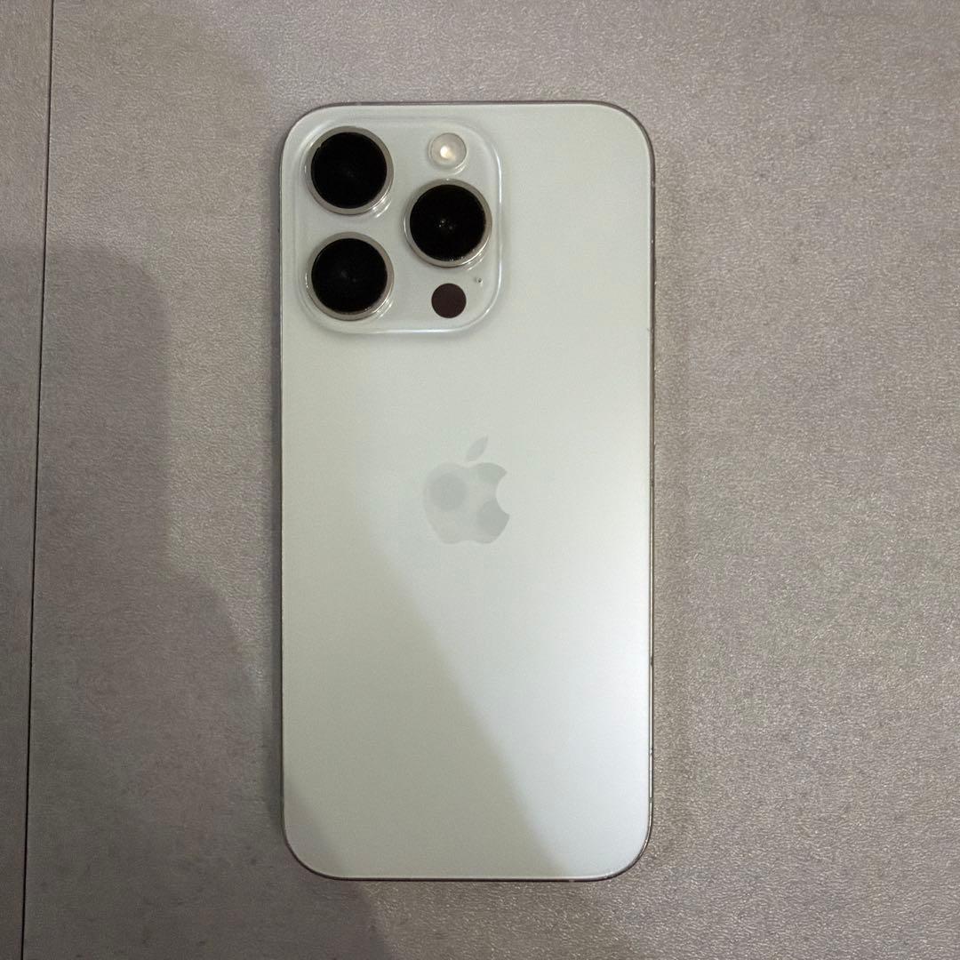 Apple iPhone 15 Pro ホワイトチタニウム 本体 256GB